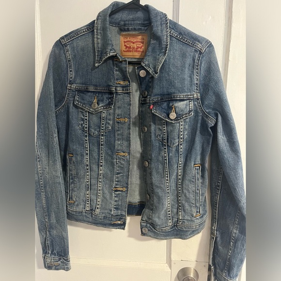 Women’s Levi’s size small denim jacket - Picture 2 of 10